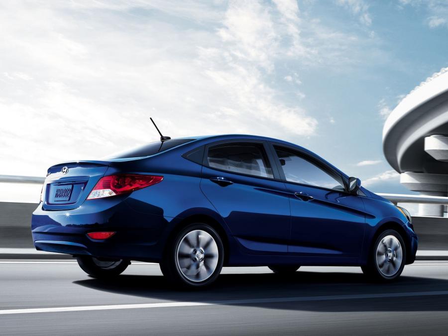  Hyundai Accent Sedan 2011 года  (US) (фото 7 из 23)